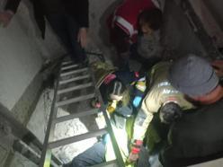 Asansör boşluğuna düşen işçi yaralandı