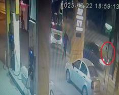 Kayseri’de otomobilin yayaya çarptığı kaza anı kamerada: 2 yaralı