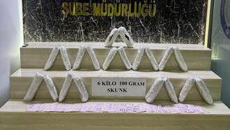 Bitlis'te durdurulan 2 araçta 6 kilo skunk ele geçirildi