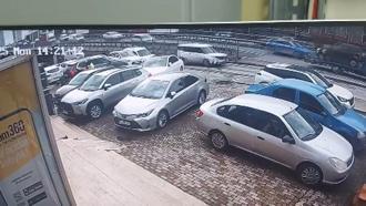 İstanbul- Başakşehir'de ödedikleri borcu banka çıkışında silah zoruyla geri aldılar