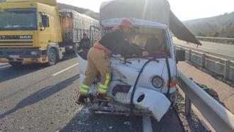 Akhisar’da kamyonet ile TIR çarpıştı: 1 yaralı