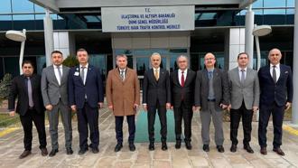 Bakan Uraloğlu, Türkiye Hava Trafik Kontrol Merkezi'ni ziyaret etti
