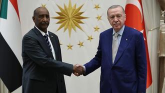 Cumhurbaşkanı Erdoğan, Sudan Egemenlik Konseyi Başkanı el-Burhan'ı resmi törenle karşıladı