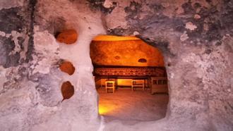 Tarihi Hasankeyf’teki 5 bin yıllık insan eliyle oluşturulmuş 10 mağara turizme açıldı