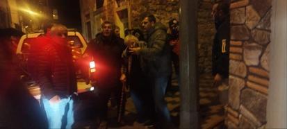 Mobilya mağazasındaki yangında bina sakinleri dumandan etkilendi