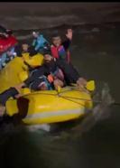 Hakkari'de araç Zap suyuna yuvarlandı; 1 kişi kurtarıldı, kayıp kişiler için çalışma başlatıldı / Ek fotoğraflar