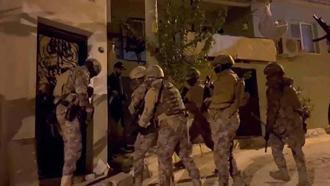 İzmir'de FETÖ operasyonu: 15 gözaltı