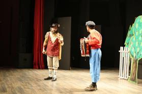 Aydın'da 'Müzisyenler Çetesi' oyunu çocuklarla buluşturuldu