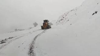 Siirt'te 45 köy yolu, kardan ulaşıma kapandı