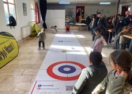Curling etkinliği düzenlendi