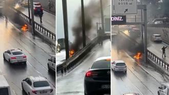 Beylikdüzü'nde motosiklet alev alev yandı