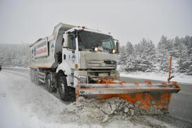 Büyükşehir Belediyesi'nden 156 araç ve 421 personel ile karla mücadele