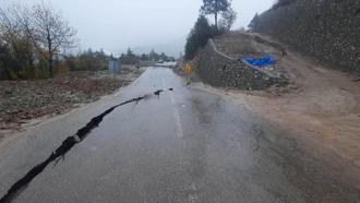 Cide-Bartın kara yolu, heyelan nedeniyle ulaşıma kapatıldı