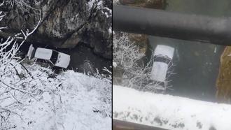 Diyarbakır'da otomobil köprüden çaya düştü: 4 yaralı