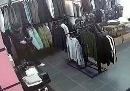 İstanbul- Avcılar’da ayakkabı hırsızlığı kamerada