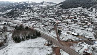 Sındırgı’nın yüksek kesimlerinde kar ve buzlanma