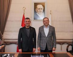 Özgür Özel, Ayvalık Belediyesi'ni ziyaret etti