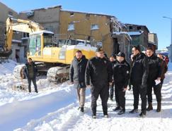 Erzurum’da suç önleyici faaliyet kapsamında metruk binalar yıkılıyor