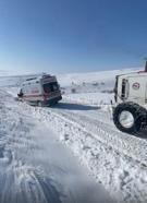 Elazığ’da ambulansın ilerleyemediği mezradaki hasta çocuğa greyderle ulaşıldı