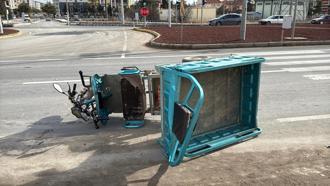TIR ile üç tekerlekli motosiklet çarpıştı: 1 ölü, 3 yaralı