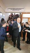 Emekliye ayrılan 47 yıllık eğitimci alkışlarla uğurlandı
