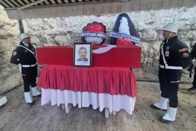 Emekli emniyet müdürü toprağa verildi