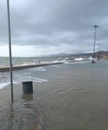 Balıkesir'de lodos etkili oldu; deniz taştı