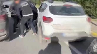 İstanbul - Beylikdüzü'nde uyuşturucu operasyonu; durdurulan otomobilde 88 kilo madde ele geçirildi
