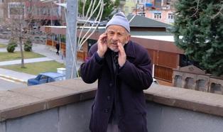 Hoparlör kullanmadan cenaze namazına çağırıp, geleneği devam ettiriyor
