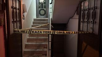 Merdiven boşluğunda ölü bulundu