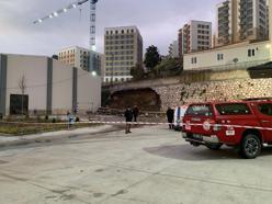 İstinat duvarının lise bahçesine çöktüğü anlar kamerada / Ek fotoğraf