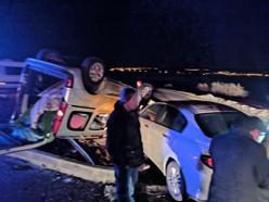 Mardin'de hafif ticari araç ile otomobil çarpıştı: 8 yaralı