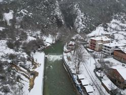 Ulukaya Kanyonu ve Şelalesi'nde kar manzarası