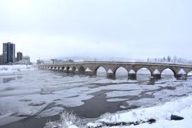 Sivas’ta kar, yerini soğuk havaya bıraktı