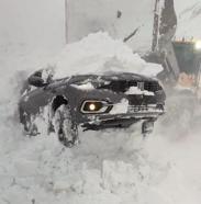 Otomobil tipide kara gömüldü