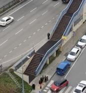 İstanbul - Maltepe'de otomobiliyle trafiği tehlikeye atan sürücü kamerada