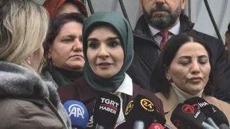 İstanbul - Bakan Göktaş, kreşte şiddete uğradığı belirtilen çocuğun ailesini ziyaret etti