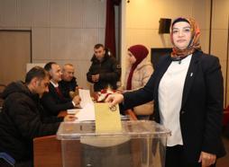 Oltu esnafının rakipsiz başkanı Ümmühan