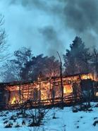 Artvin'de ahşap ev yangında küle döndü