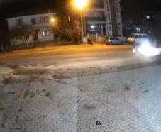 Otomobilin çarptığı bisikletli Birkan ağır yaralandı; kaza kamerada