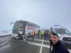 Sivas'ta 4 araç zincirleme kazaya karıştı; 7 yaralı