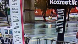 Devrilen motosikletin sürücüsü bariyere ve ağaca çarpıp öldü