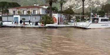 'Sakin Şehir'de denizin rengi değişti