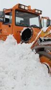 Karayolları kar savurma aracına çığ düştü, operatör sağ kurtarıldı