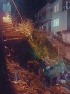 İstanbul - Sarıyer'de binanın bitişiğindeki merdiven çöktü