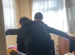 Cezaevinden çıktıktan sonra balkondan girdiği evde yaşayan şüpheliye polis baskını