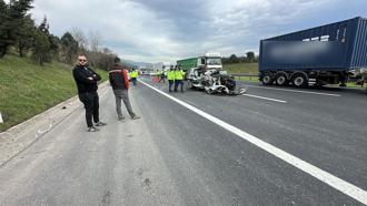 Otoyolda cip, TIR’a arkadan çarptı: 1 ölü 1 yaralı