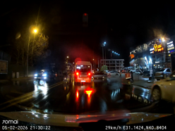 Halk otobüsünün motosiklete çarptığı kaza kamerada; 1 yaralı