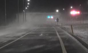 Ardahan'da etkili olan tipi Çıldır-Aktaş Sınır Kapısı yolunda ulaşımı aksattı