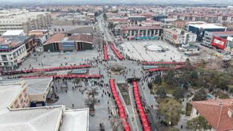 Binlerce Erzincanlıdan bayrak yürüyüşü